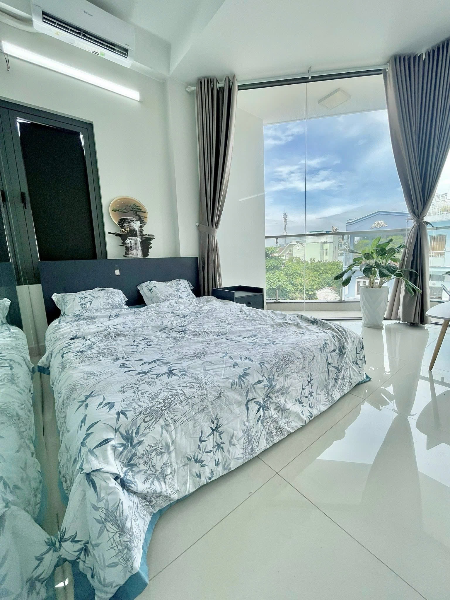 CĂN HỘ 1 PHÒNG NGỦ BAN CÔNG CỬA KÍNH QUANH PHÒNG Ở NGÔ ĐỨC KẾ