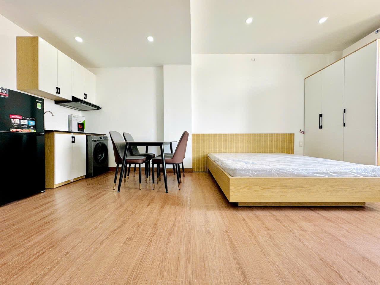 CĂN HỘ CỰC RỘNG CỬA SỔ CỰC LỚN KHU BẾP XA GIƯỜNG MÁY GIẶT RIÊNG Ở GIÁP QUẬN 3 ảnh 3