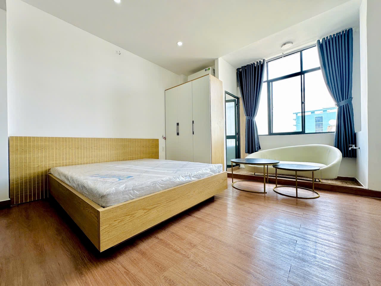 CĂN HỘ CỰC RỘNG CỬA SỔ CỰC LỚN KHU BẾP XA GIƯỜNG MÁY GIẶT RIÊNG Ở GIÁP QUẬN 3