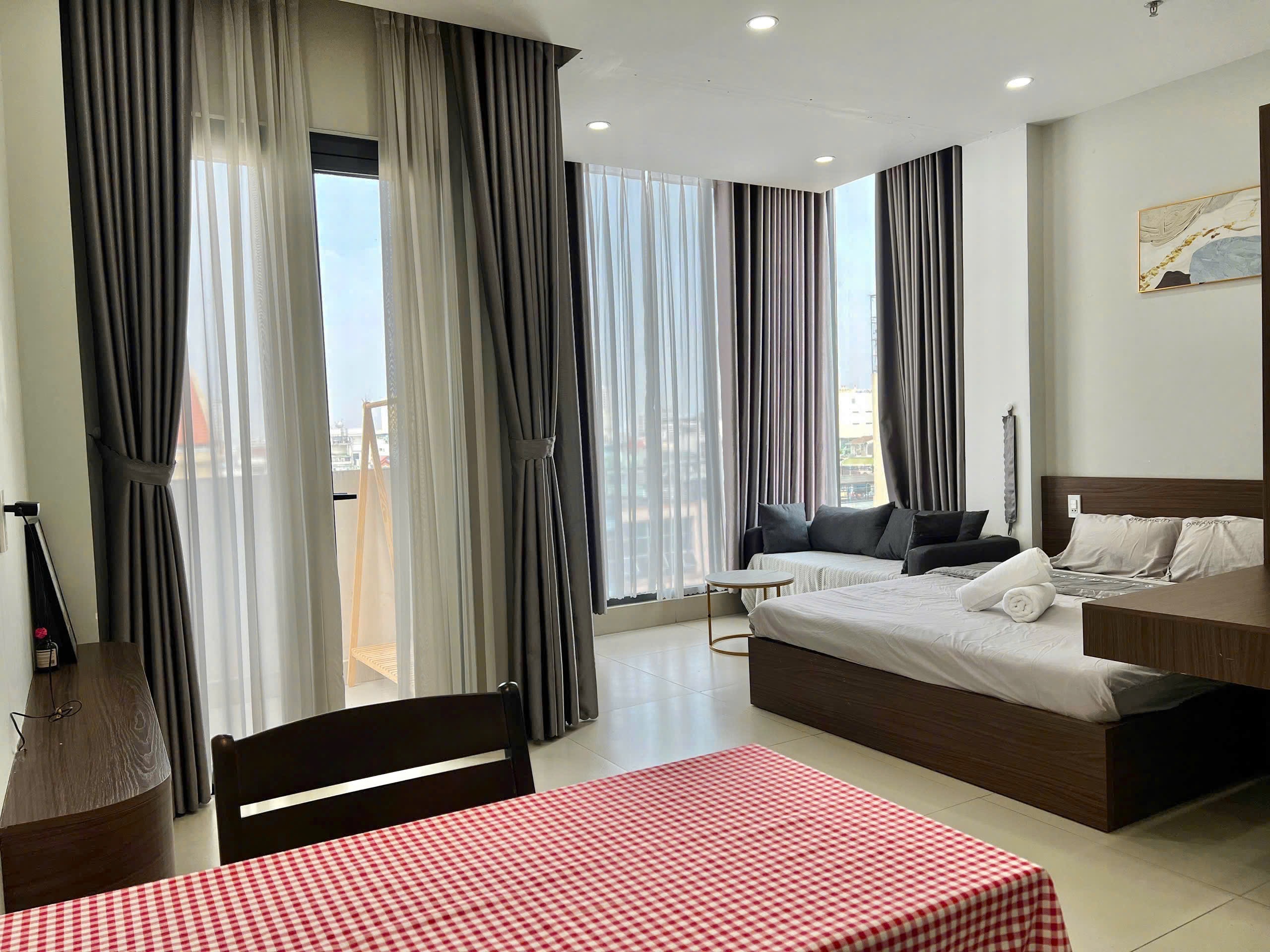 CĂN HỘ BAN CÔNG VIEW TOÀN CẢNH Ở BẠCH ĐẰNG SÁT QUẬN 1 ảnh 2