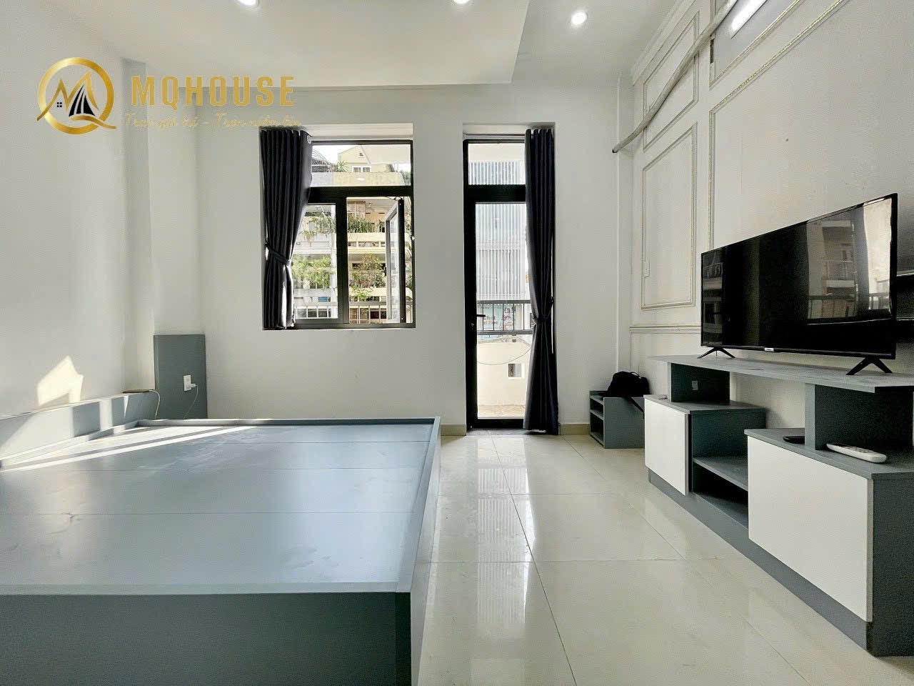 CĂN HỘ 1 PHÒNG NGỦ BAN CÔNG NỘI THẤT CAO CẤP MÁY GIẶT RIÊNG Ở TRUNG TÂM QUẬN 1