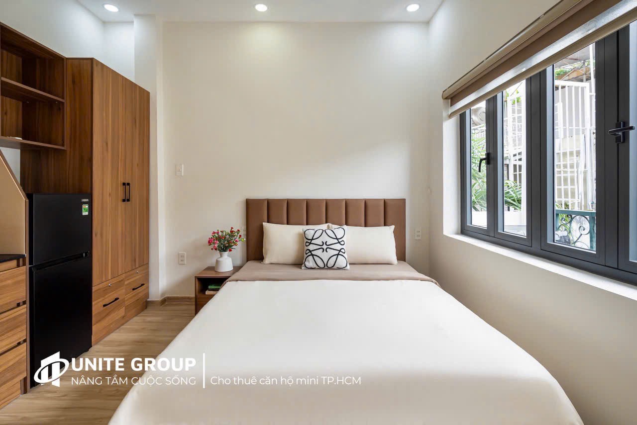 CĂN HỘ BAN CÔNG RỘNG DECOR SANG TRỌNG TONE GỖ Ở NGUYỄN CỬU VÂN SÁT QUẬN 1 ảnh 2