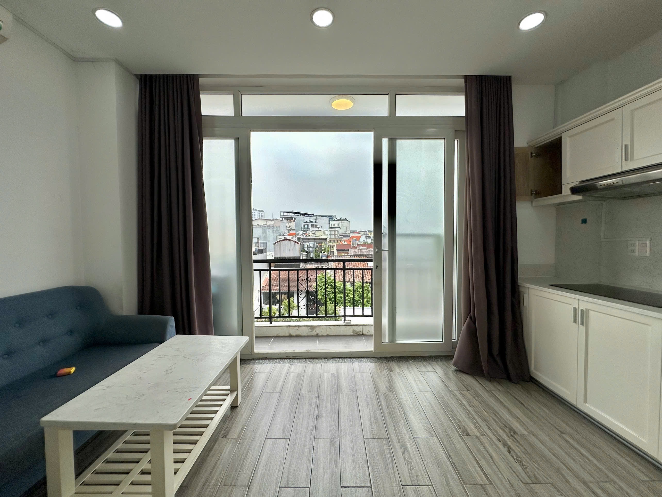 CĂN HỘ 1 PHÒNG NGỦ BAN CÔNG FULL NỘI THẤT CAO CẤP Ở LÊ VĂN SỸ SÁT QUẬN 3