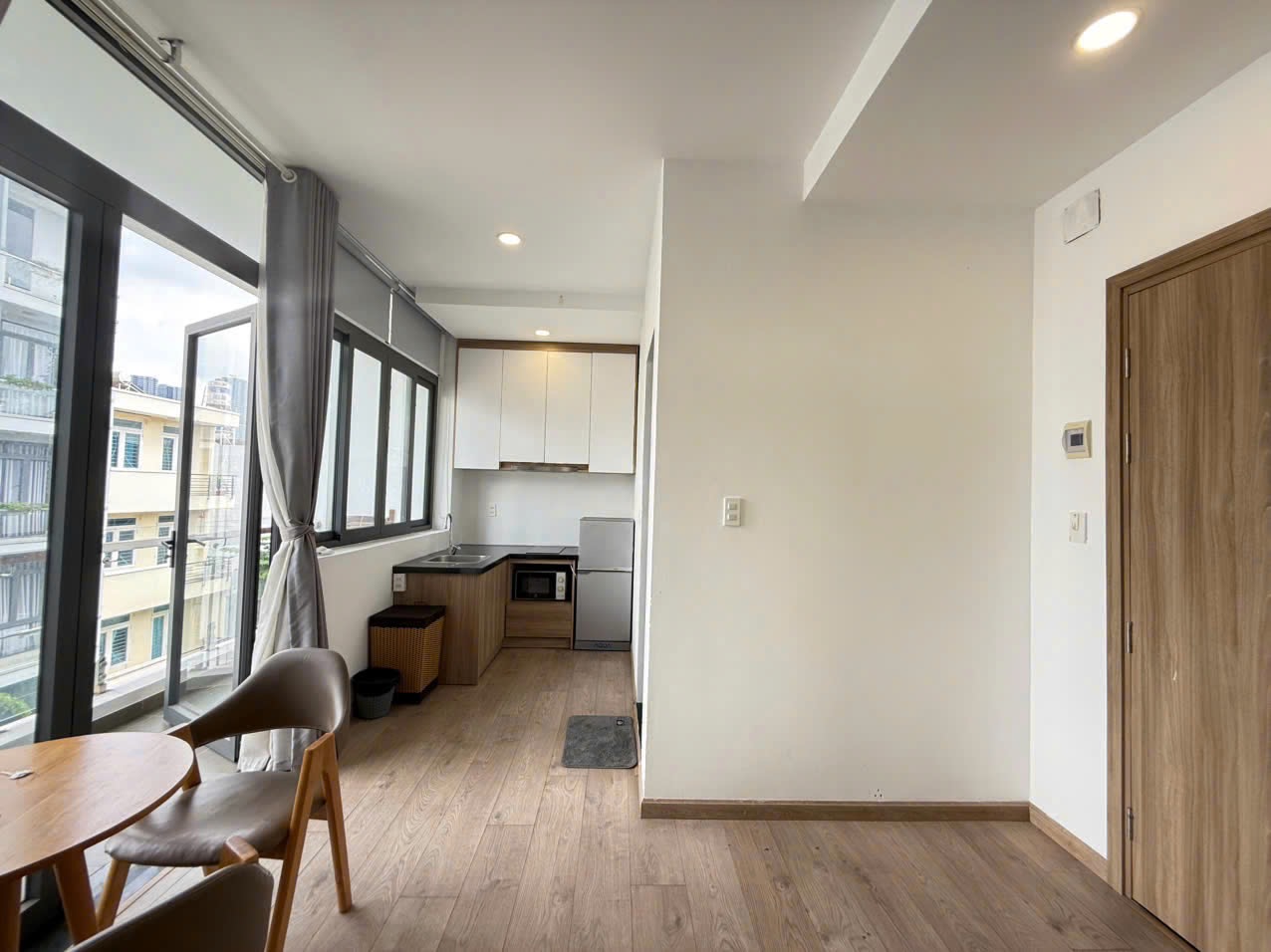 CĂN HỘ 1 PHÒNG NGỦ BAN CÔNG LỚN FULL NỘI THẤT CAO CẤP Ở TRẦN VĂN KHÊ SÁT LANDMARK VÀ QUẬN 1 ảnh 5