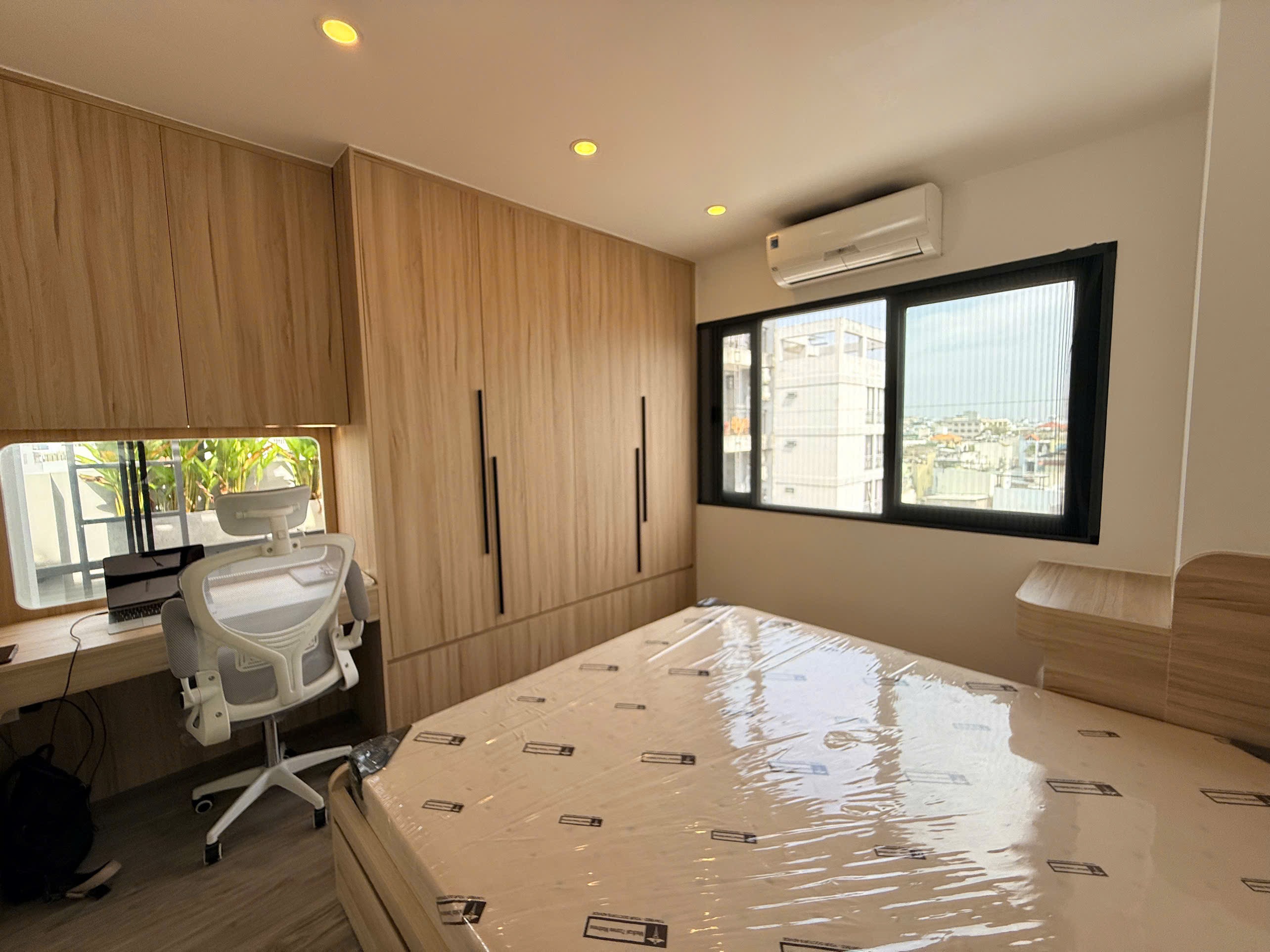 CĂN HỘ 1 PHÒNG NGỦ CAO CẤP SANG TRỌNG SIÊU RỘNG BAN CÔNG LỚN BẾP NGOÀI TRỜI CỰC CHILL Ở LÊ QUANG ĐỊNH SÁT QUẬN 1