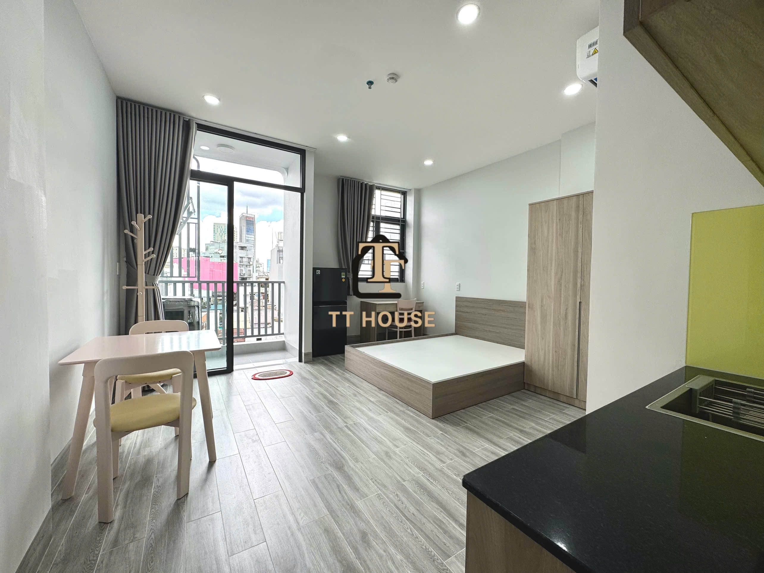 CĂN HỘ BAN CÔNG MÁY GIẶT RIÊNG BẾP XA GIƯỜNG Ở BÙI HỮU NGHĨA SÁT QUẬN 1
