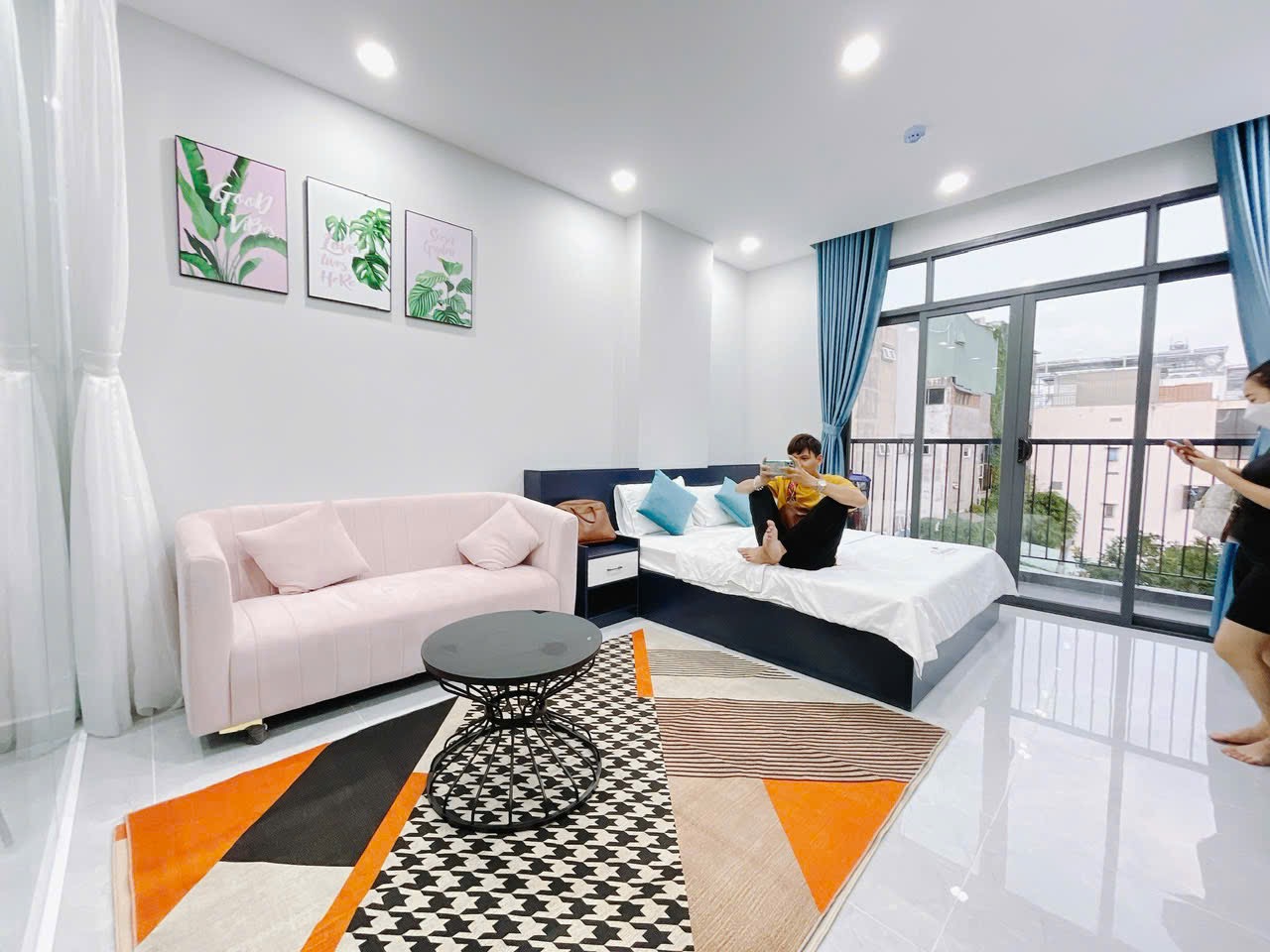 CĂN HỘ 1 PHÒNG NGỦ BAN CÔNG LỚN FULL NỘI THẤT CAO CẤP Ở LÝ CHÍNH THẮNG