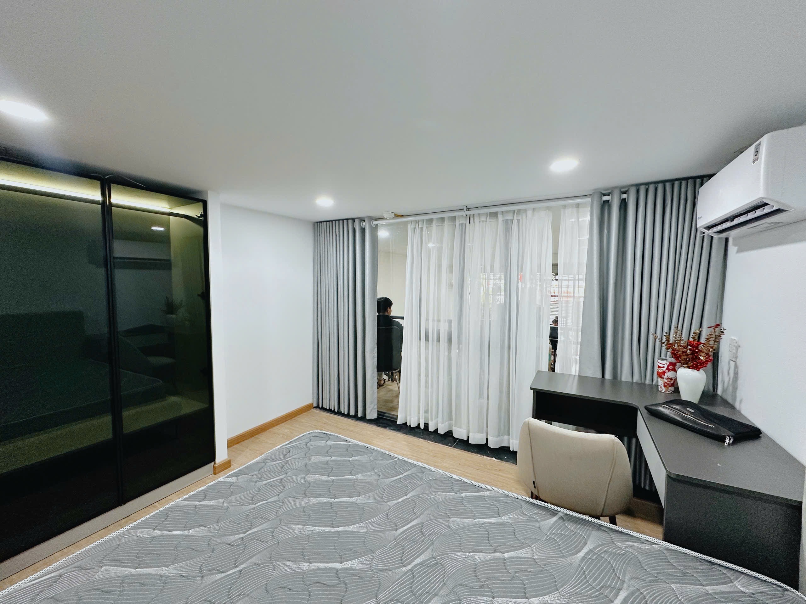 CĂN HỘ 1 PHÒNG NGỦ CAO CẤP FULL NỘI THẤT CỰC XỊN CÓ SÂN TRƯỚC VÀ SÂN SAU Ở NGUYỄN KHUYẾN