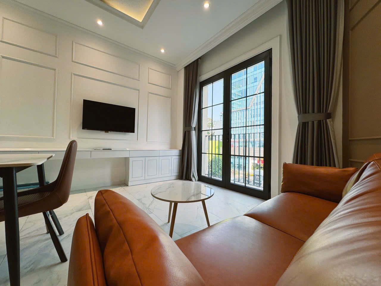 CĂN HỘ 1PN CAO CẤP 50M² – BAN CÔNG QUANH PHÒNG | NGUYỄN THỊ MINH KHAI, QUẬN 1