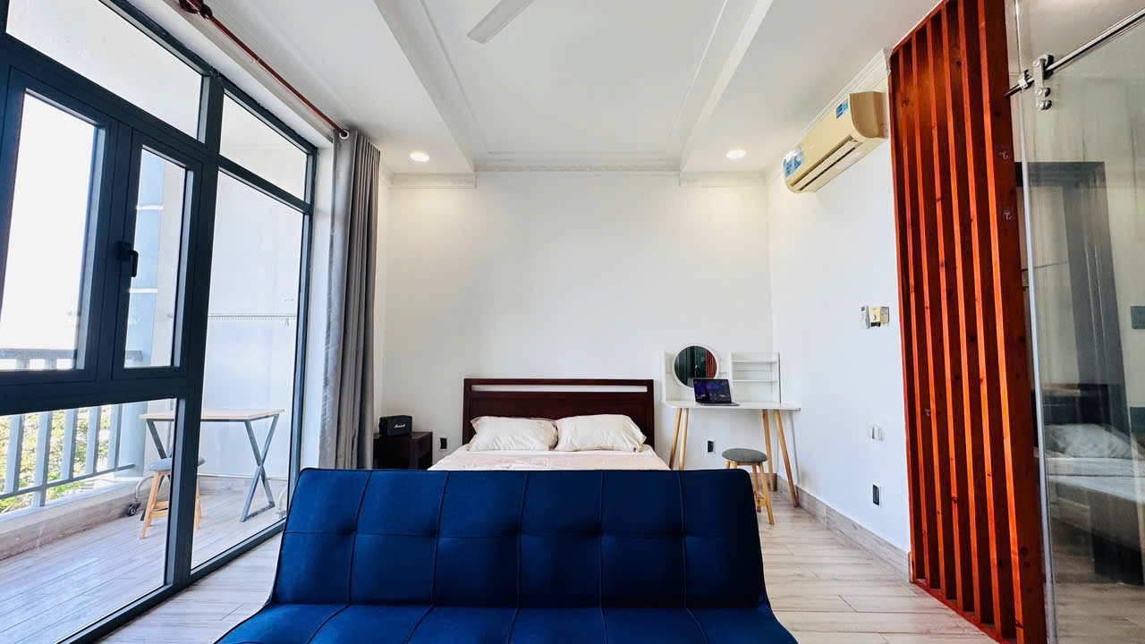 CĂN HỘ 1 PHÒNG NGỦ BAN CÔNG LỚN NỘI THẤT CAO CẤP Ở NGUYỄN VĂN THƯƠNG