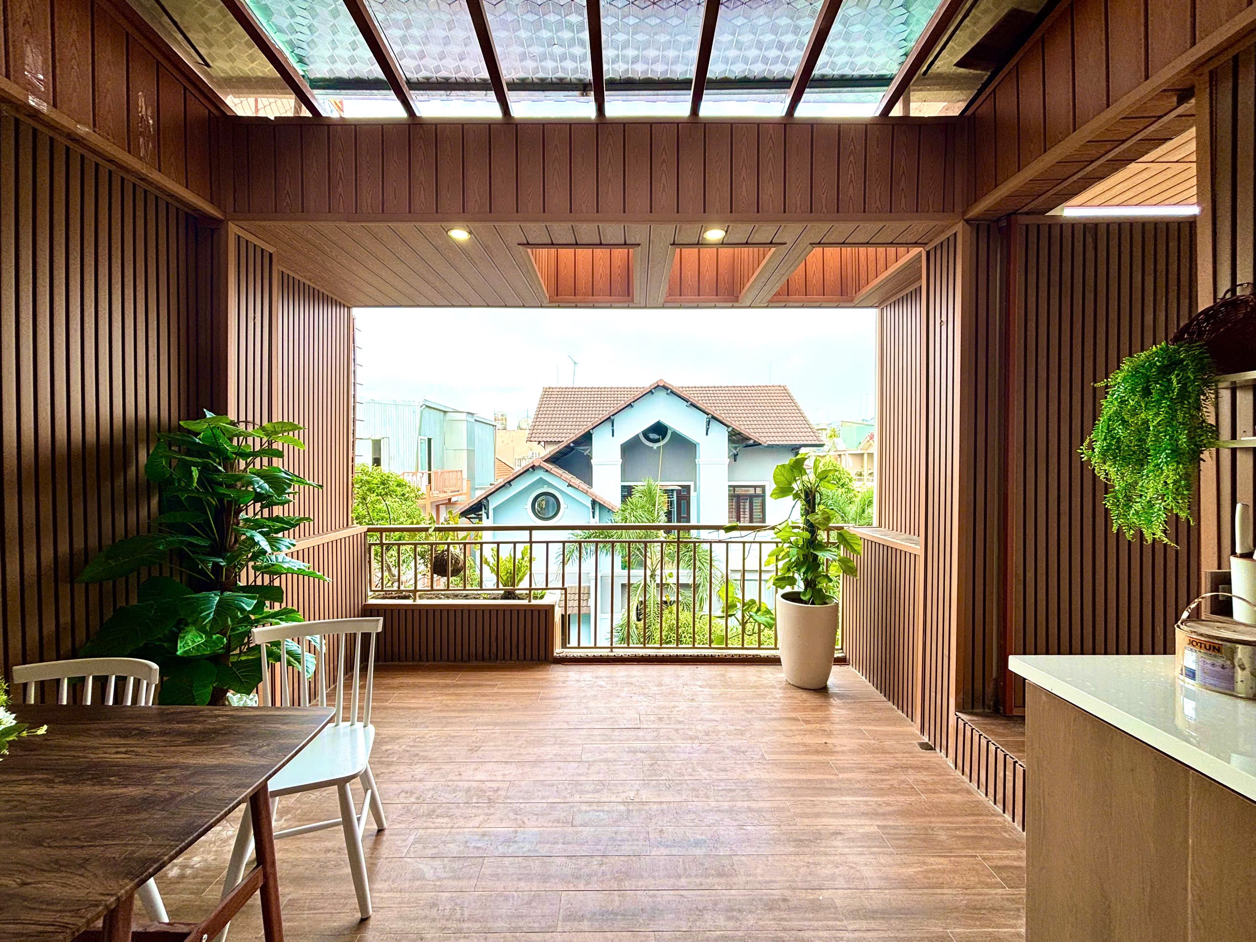 CĂN HỘ 1 PHÒNG NGỦ BAN CÔNG KHỔNG LỒ TÁCH BẾP RIÊNG BIỆT NHIỀU CÂY XANH Ở VŨ HUY TẤN
