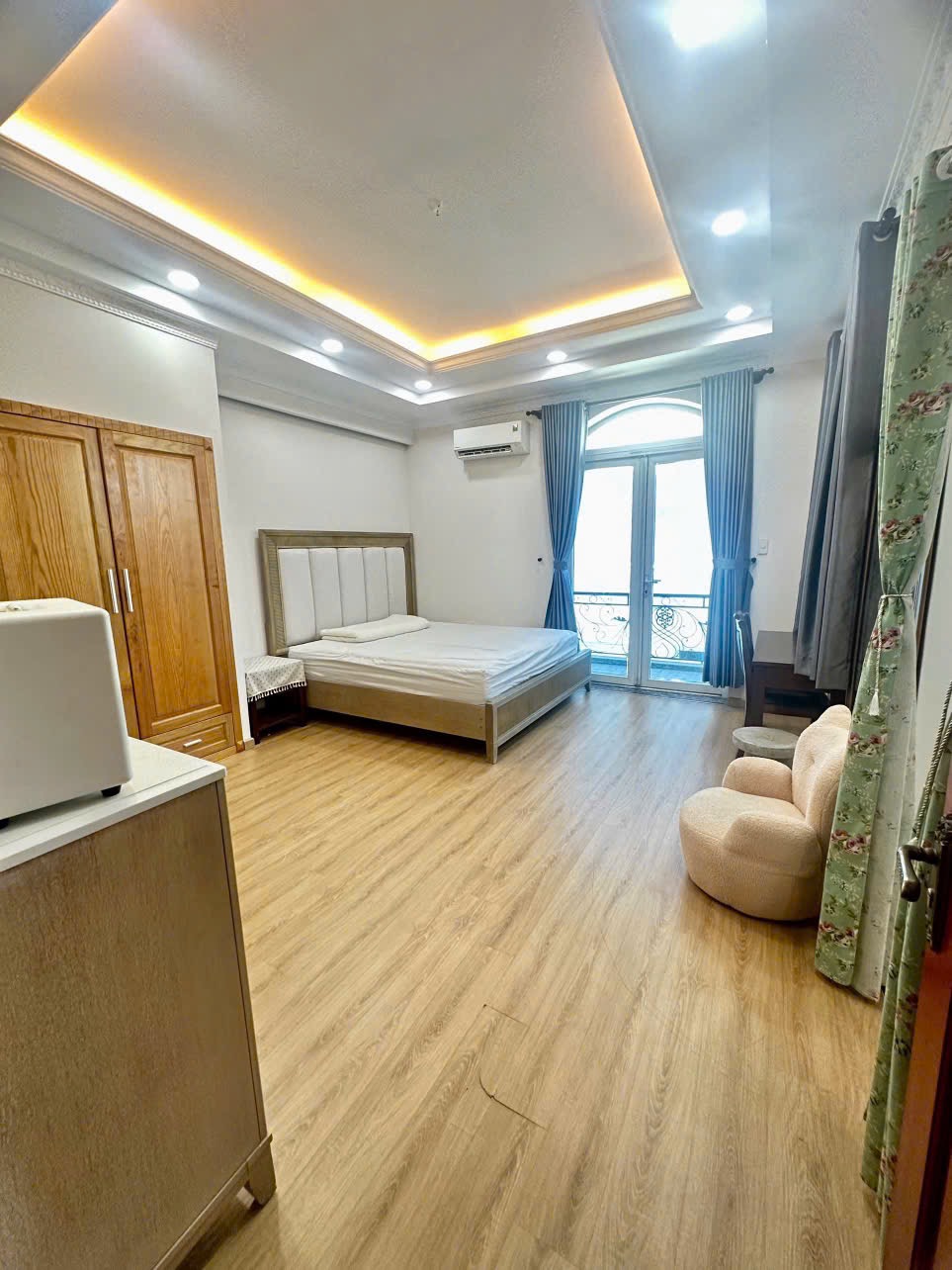 CĂN HỘ 1 PHÒNG NGỦ Ở KHU BIỆT THỰ BAN CÔNG LỚN NƠ TRANG LONG