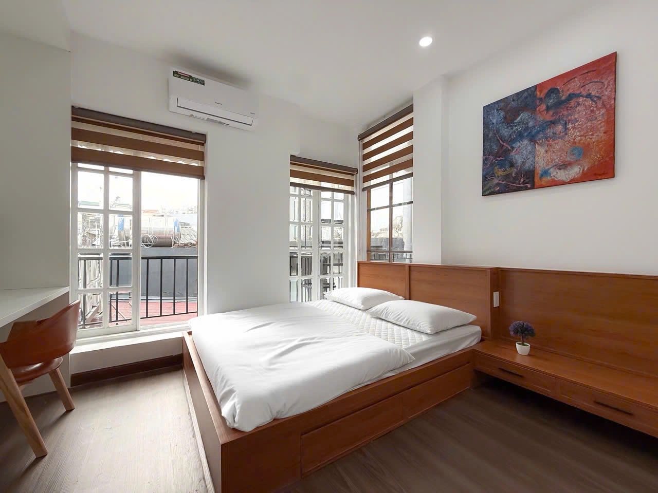 CĂN HỘ 2 PHÒNG NGỦ 1 PHÒNG KHÁCH BAN CÔNG LỚN Ở THẠCH THỊ THANH TRUNG TÂM QUẬN 1