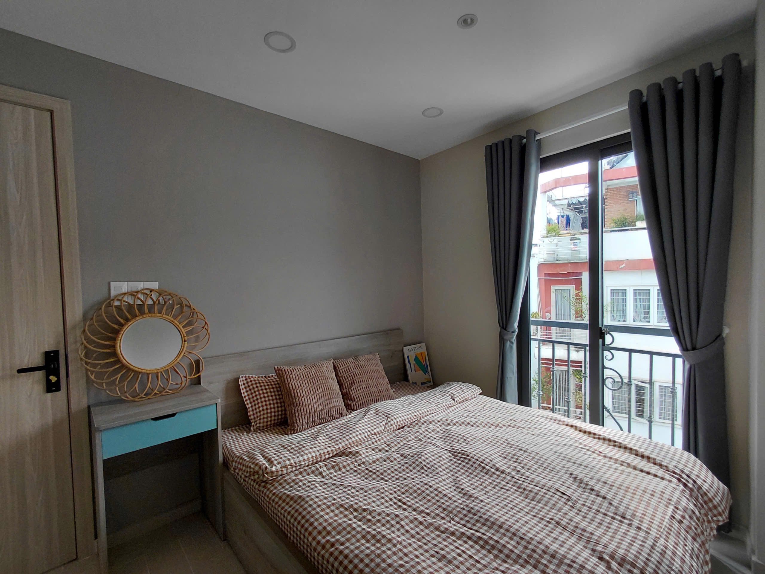 SIÊU PHẨM CĂN HỘ 1 PHÒNG NGỦ BAN CÔNG NHÀ THANG MÁY CÓ BẢO VỆ Ở NƠ TRANG LONG