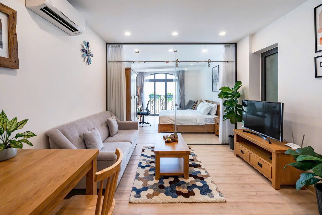 CĂN HỘ 1 PHÒNG NGỦ BAN CÔNG TÁCH BẾP TONE GỖ CỰC SANG Ở HUỲNH VĂN BÁNH