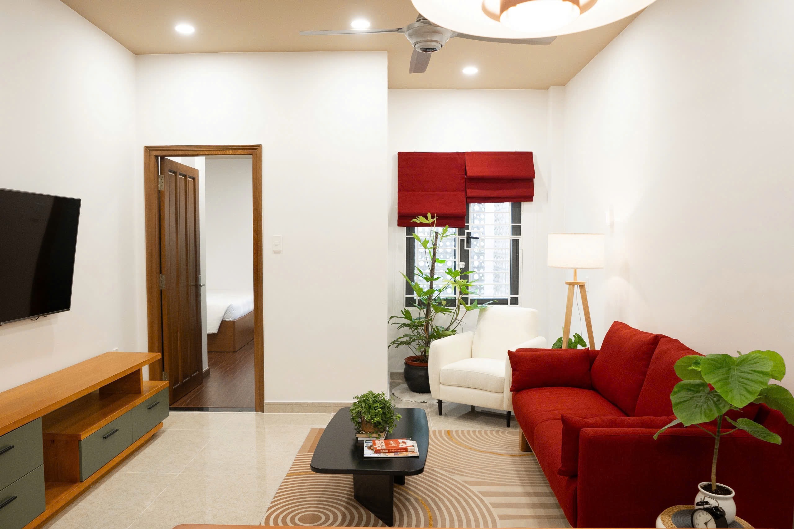 CĂN HỘ DỊCH VỤ 1 PHÒNG NGỦ NHIỀU CỬA SỔ Ở ĐÀO DUY ANH