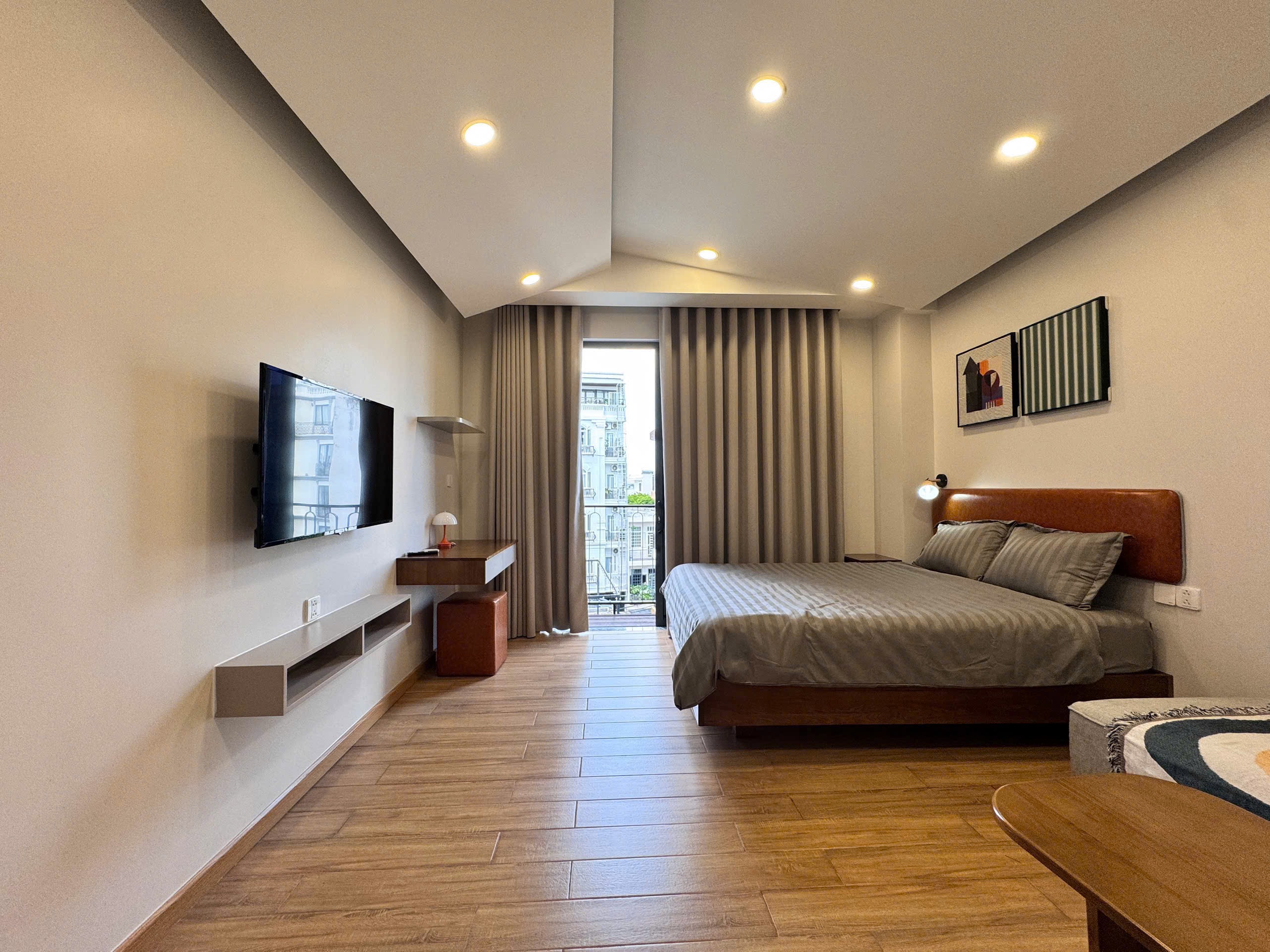 CĂN HỘ BAN CÔNG TÁCH BẾP NHÀ THANG MÁY HẦM XE LỚN Ở NGUYỄN CỬU VÂN