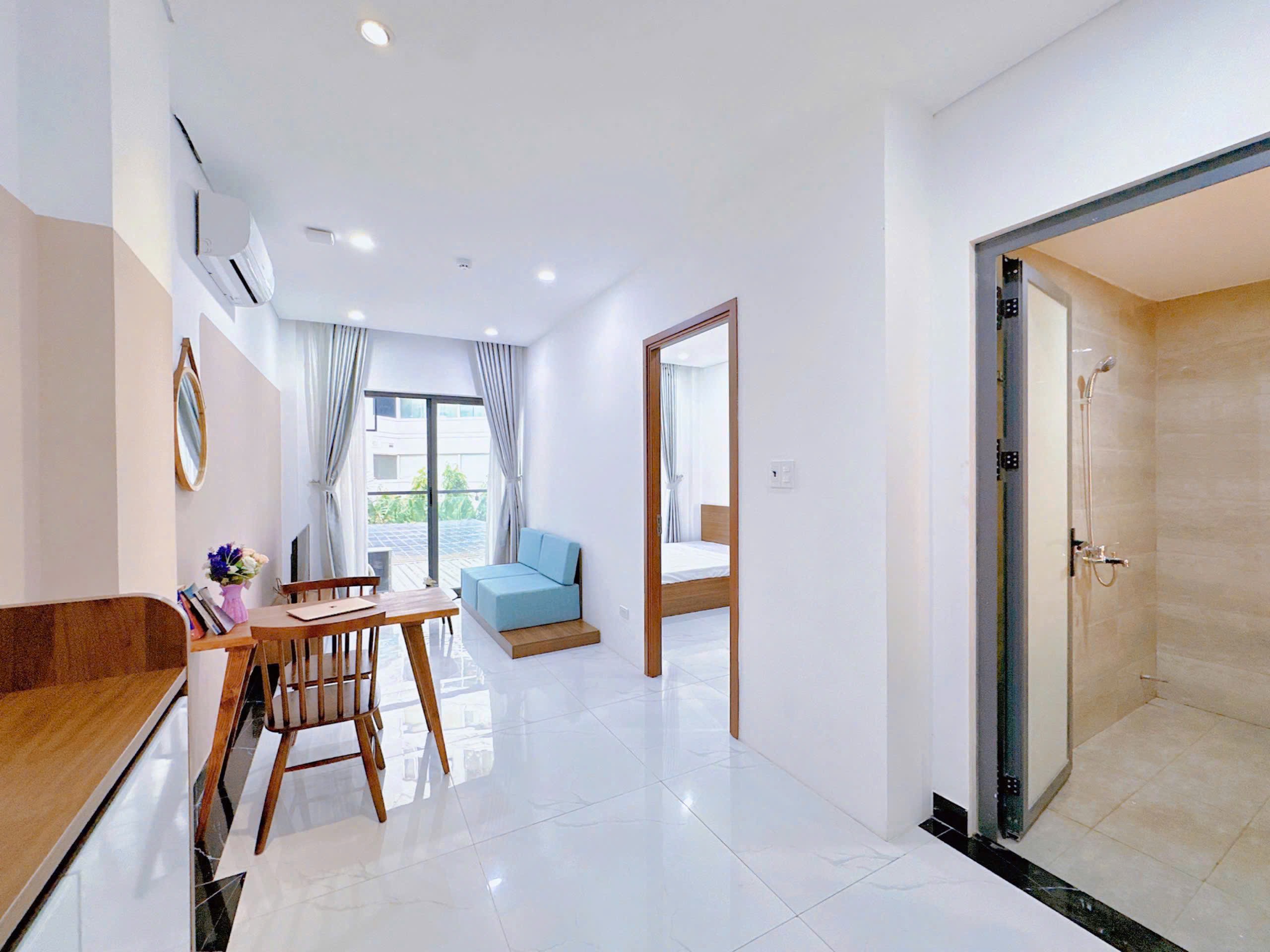 Căn hộ dịch vụ 1 phòng ngủ 50m2 ban công lớn - phòng bếp rộng ở Nguyễn Xí Bình Thạnh