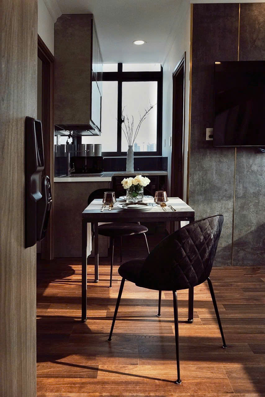 James Apartment banner