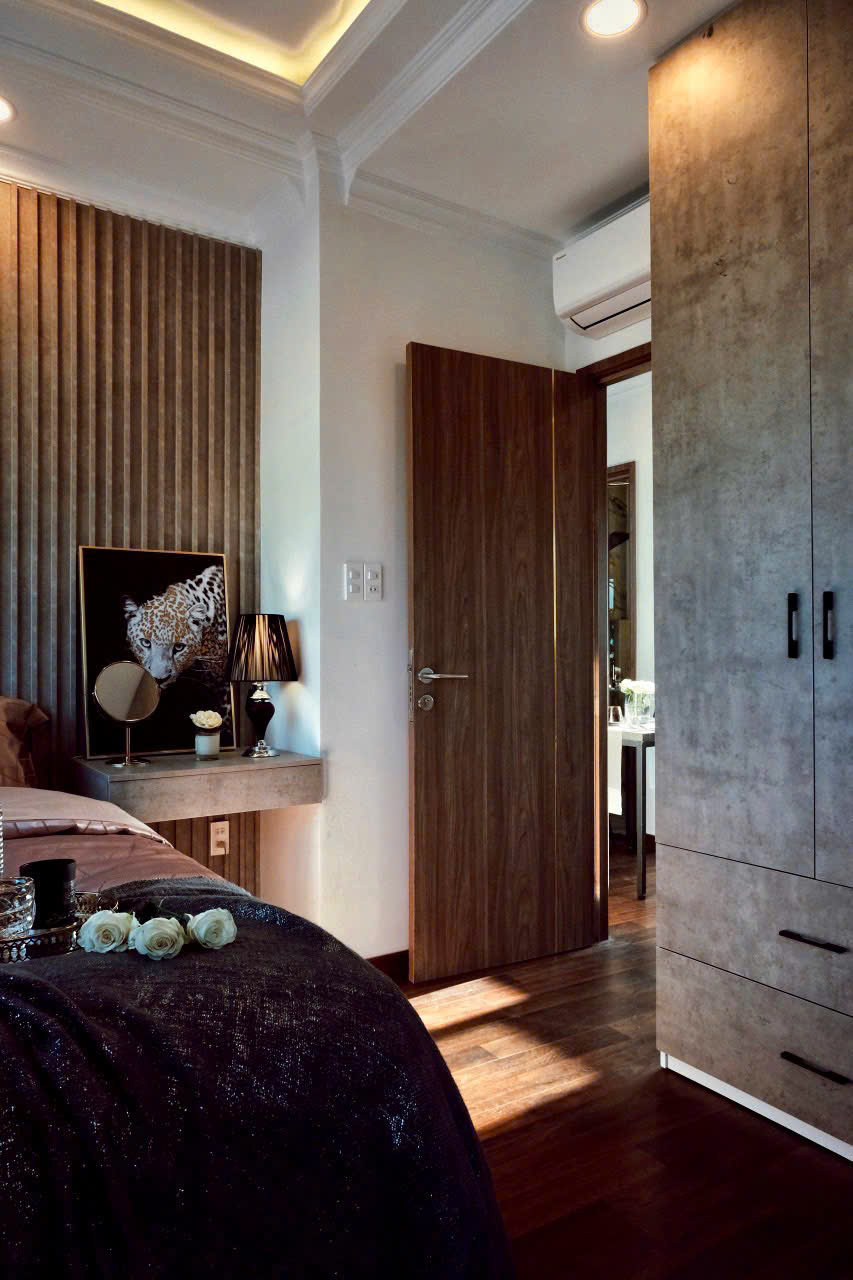 James Apartment banner