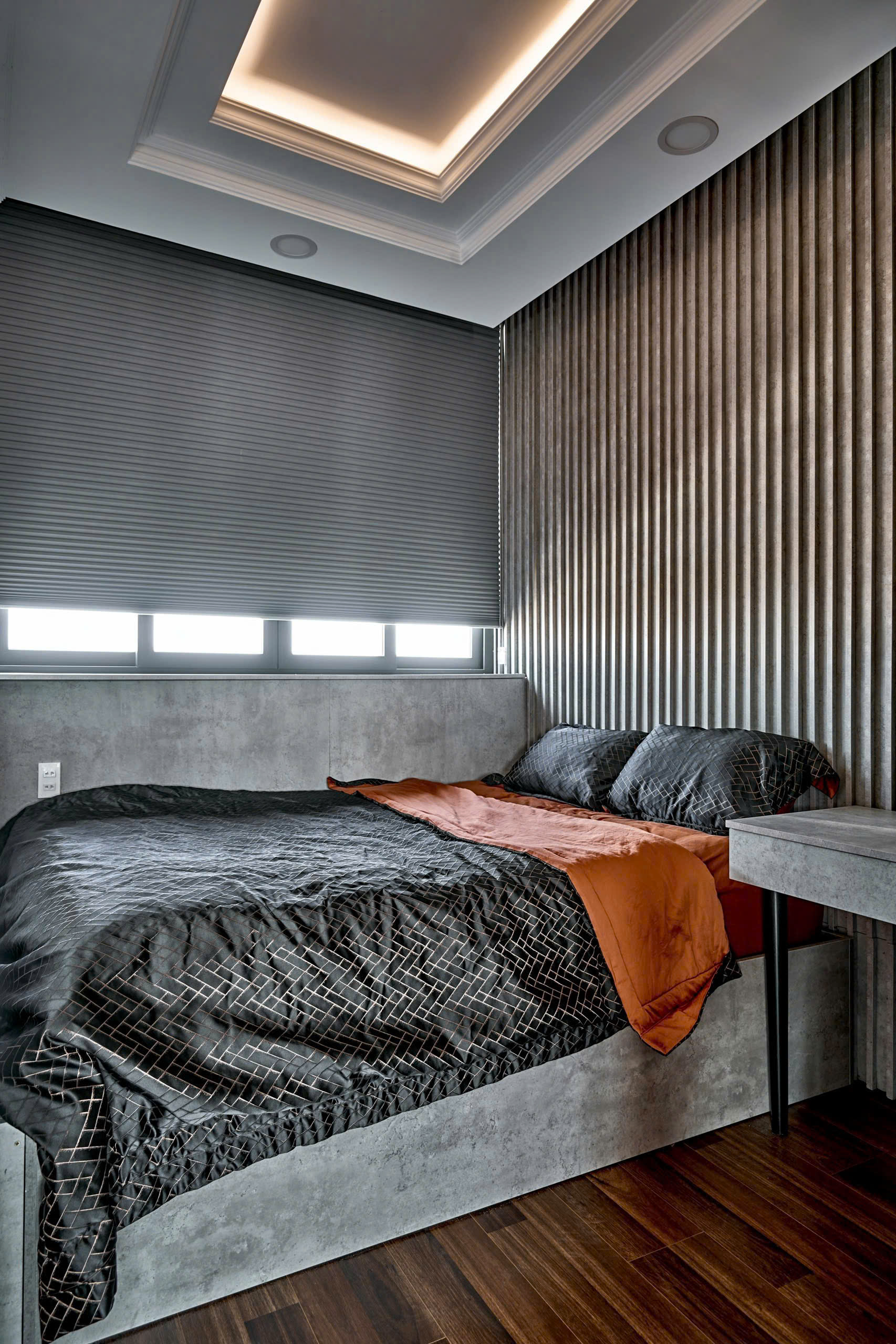 James Apartment banner